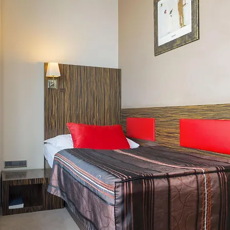 Ea Crystal Palace Hotell 4*