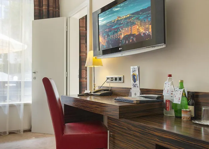 Ea Crystal Palace Hotell