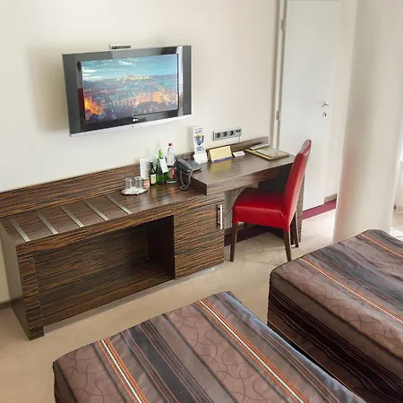 Ea Crystal Palace Hotel