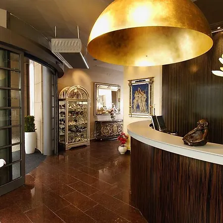 Ea Crystal Palace Hotel 4*