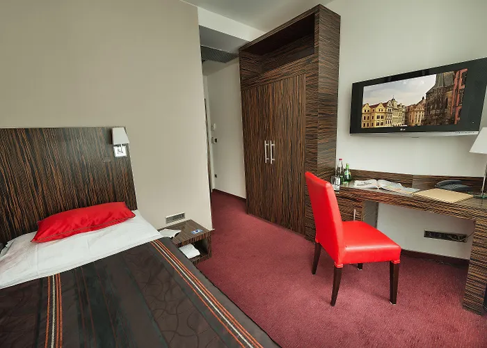 Ea Crystal Palace Hotel 4*