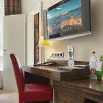 Ea Crystal Palace Hotel