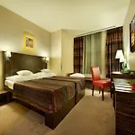 Ea Crystal Palace Hotel