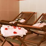 Ea Crystal Palace Hotel 4*