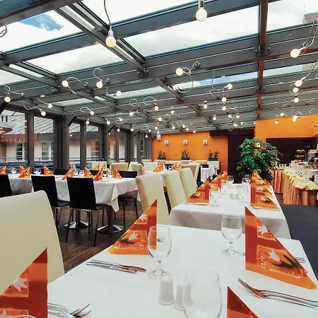 Ea Crystal Palace Hotell