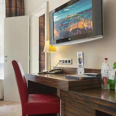 Ea Crystal Palace Hotel
