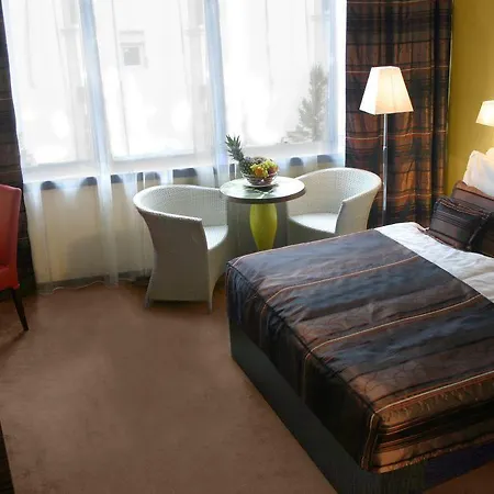 Ea Crystal Palace Hotel 4*
