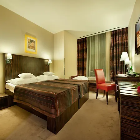 Ea Crystal Palace Hotel