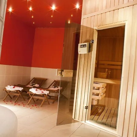 Ea Crystal Palace Hotell 4*