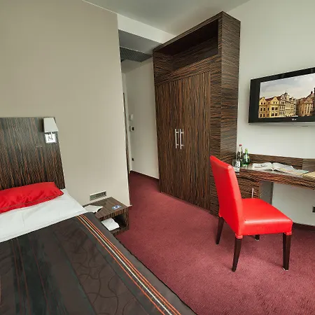 Ea Crystal Palace Otel 4*
