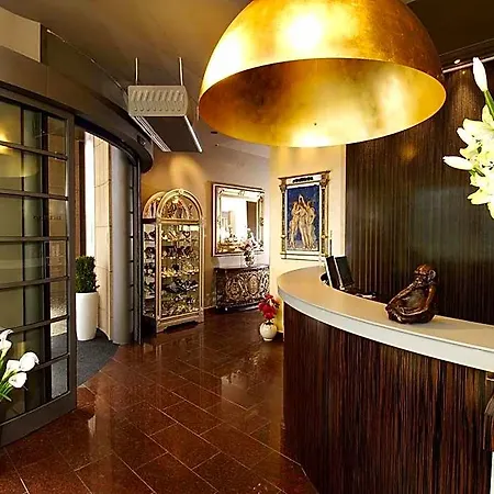 Hotel Ea Crystal Palace
