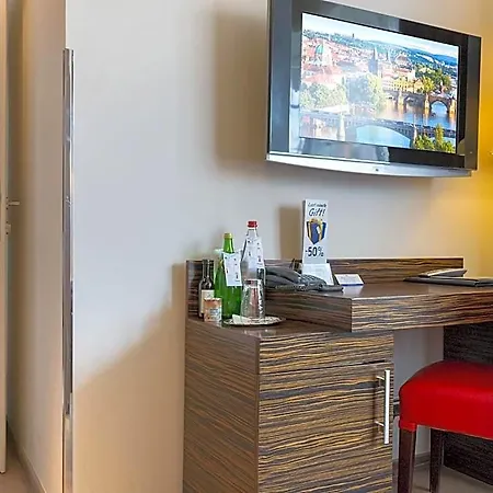 Hotel Ea Crystal Palace
