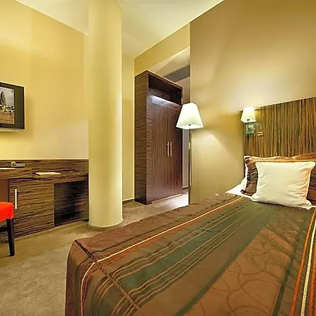 Hotel Ea Crystal Palace
