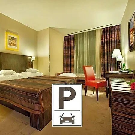 Ea Crystal Palace Hotel 4*