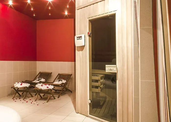 Ea Crystal Palace Hotel 4*