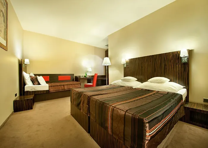 Hotel Ea Crystal Palace