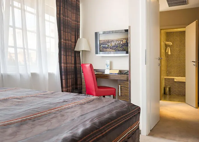 Ea Crystal Palace Hotel