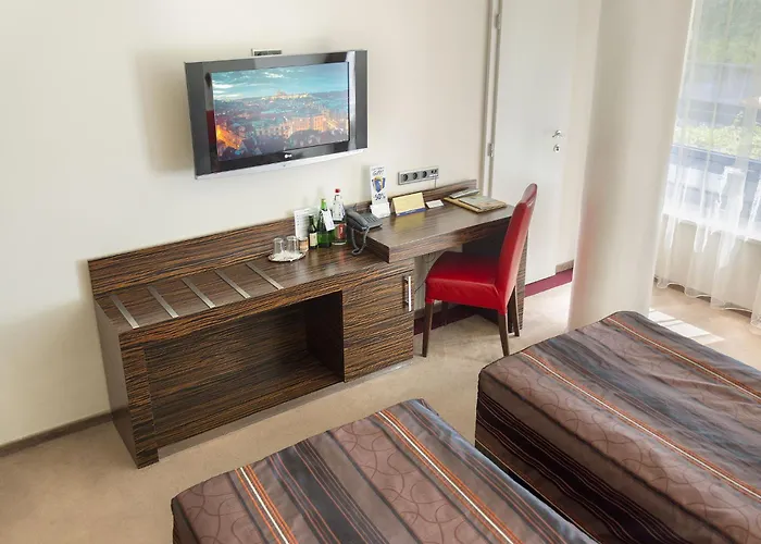 Ea Crystal Palace Hotel