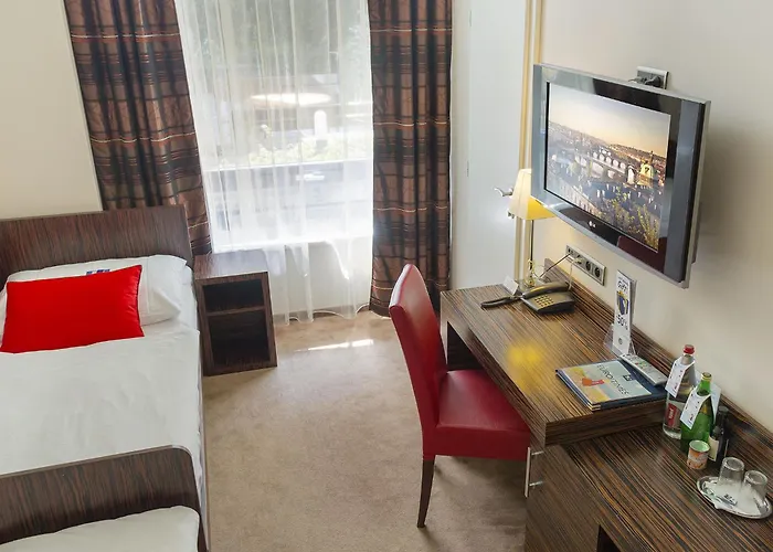 Ea Crystal Palace Hotel