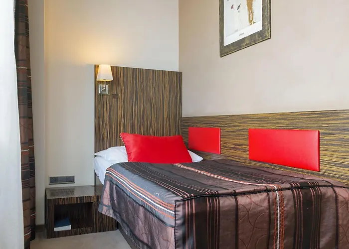 Ea Crystal Palace Hotel 4*