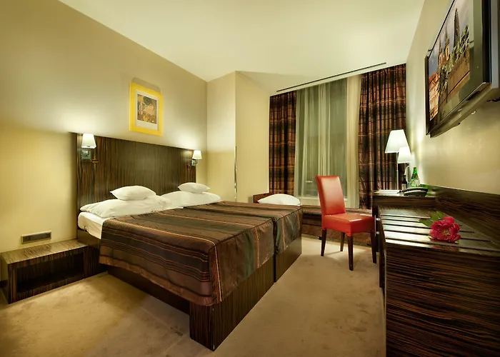Ea Crystal Palace Hotel