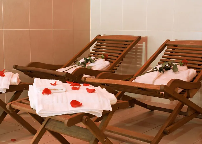 Ea 크리스탈 팰리스 호텔 4*