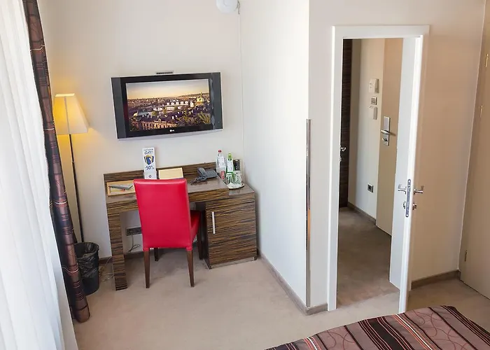 Hotel Ea Crystal Palace