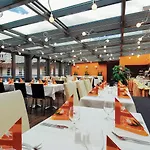 Ea Crystal Palace מלון