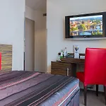 מלון Ea Crystal Palace 4*