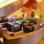 מלון Ea Crystal Palace 4*