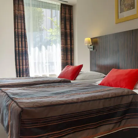 Ea Crystal Palace מלון 4*