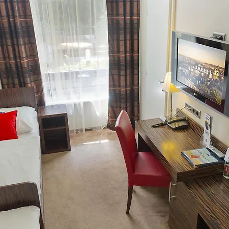 Ea Crystal Palace Hotel