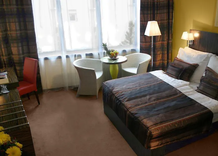 Ea Crystal Palace Hotel 4*